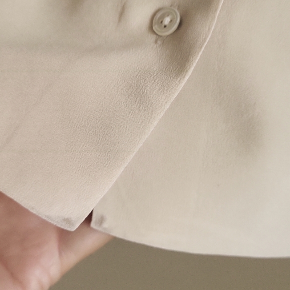 EVERLANE Silk square shirt blouse. - Picture 7 of 8
